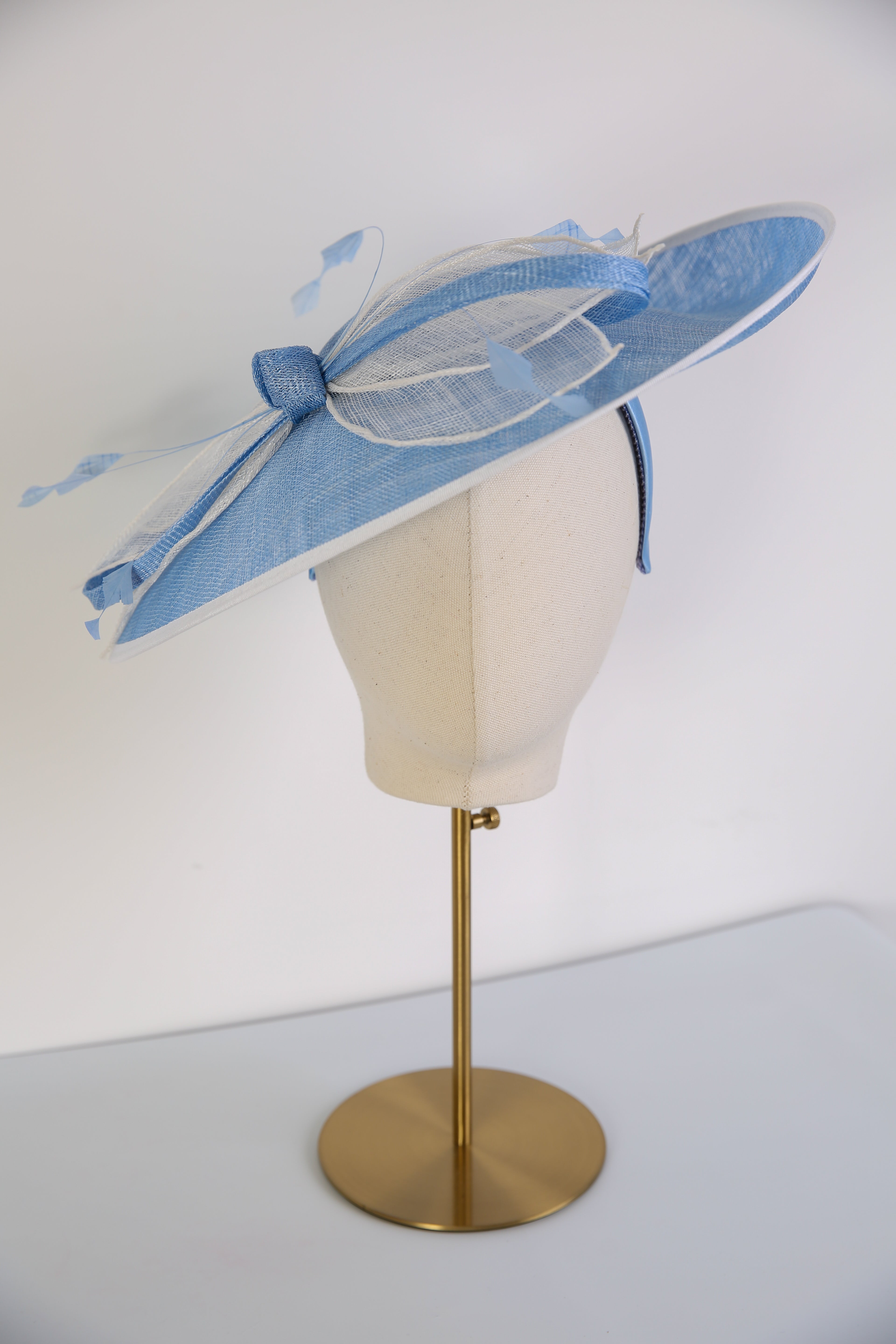 Condici Medium Fascinator in Lavinia Cornflower