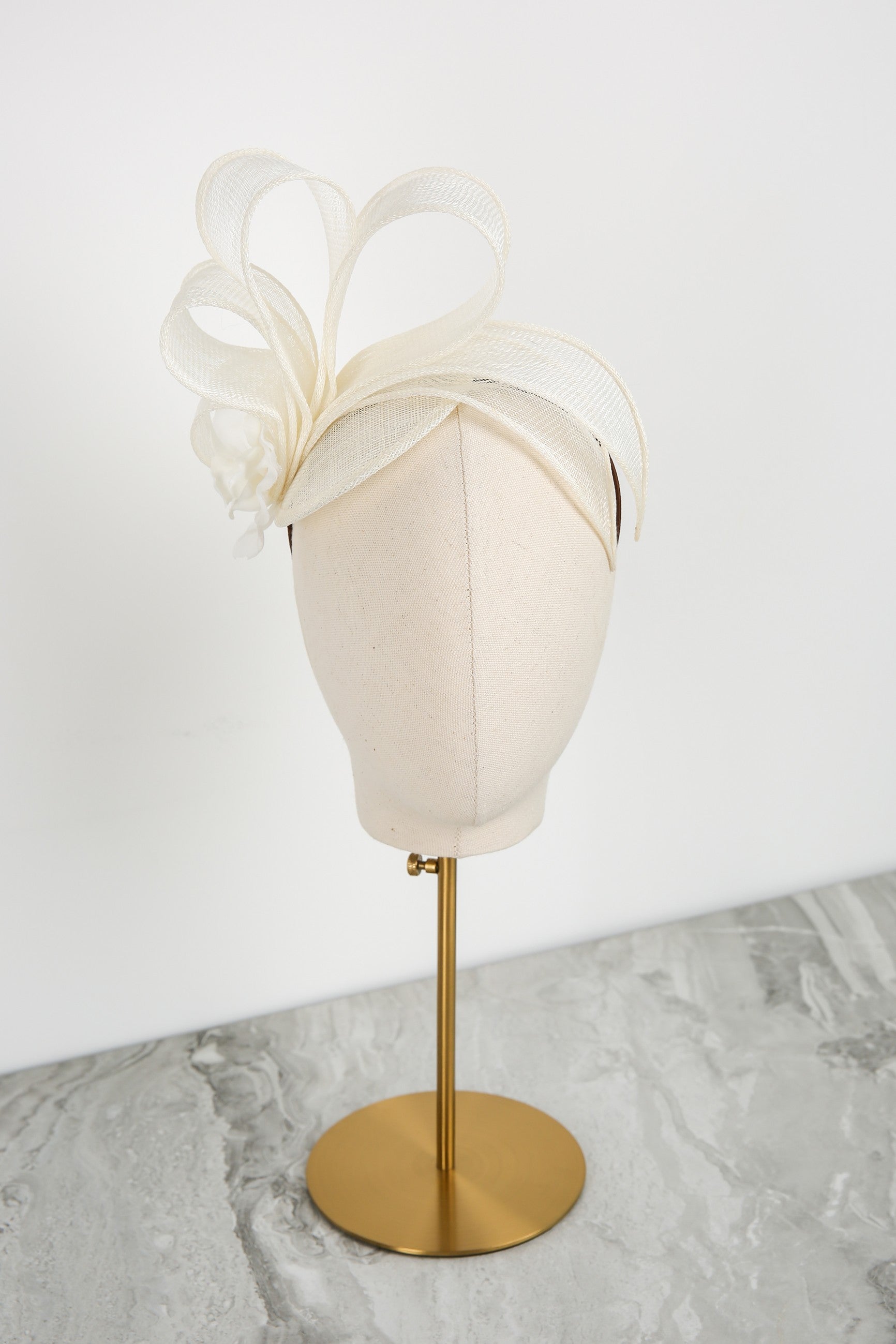 Zarlee Fascinator in Vanilla