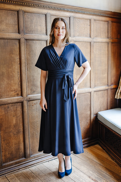 Clara Floaty Crepe Dress with Short Sleeves in Dark Navy
