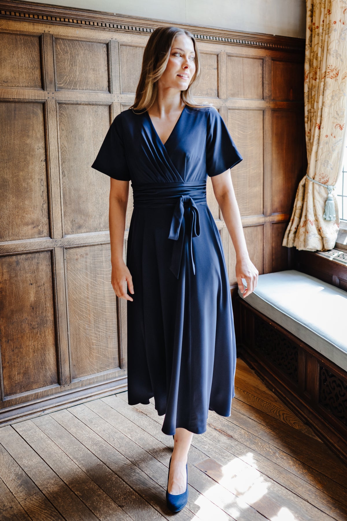 Clara Floaty Crepe Dress with Short Sleeves in Dark Navy