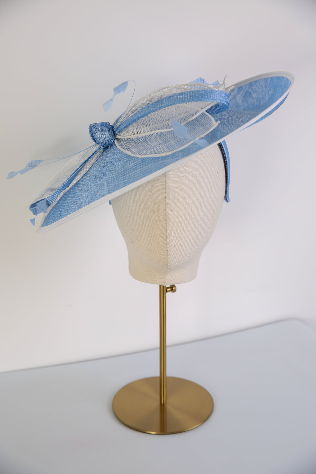 Condici Medium Fascinator in Lavinia Cornflower