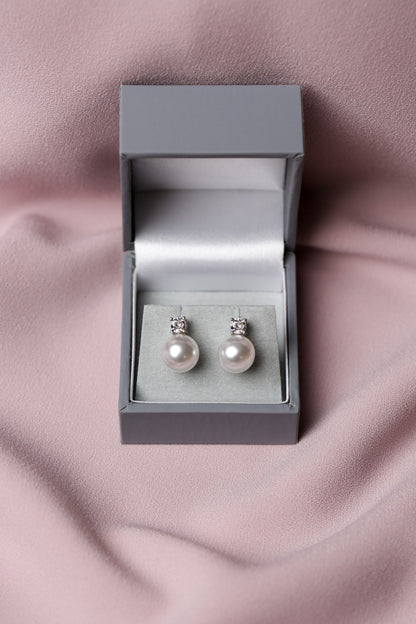 Refined Pearl Earrings with Subtle Crystal Detail