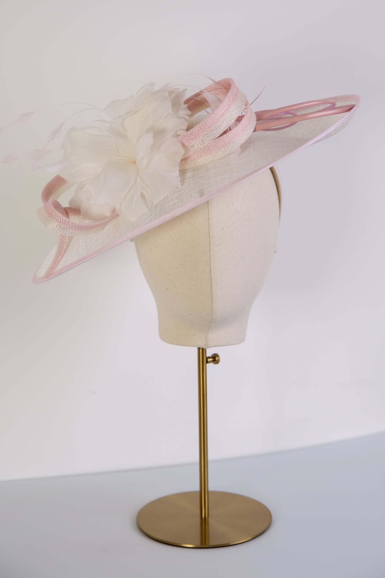 Condici Teardrop Fascinator in Cream Casablanca Rose
