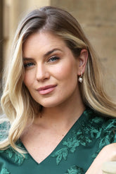 A close-up image of a woman&