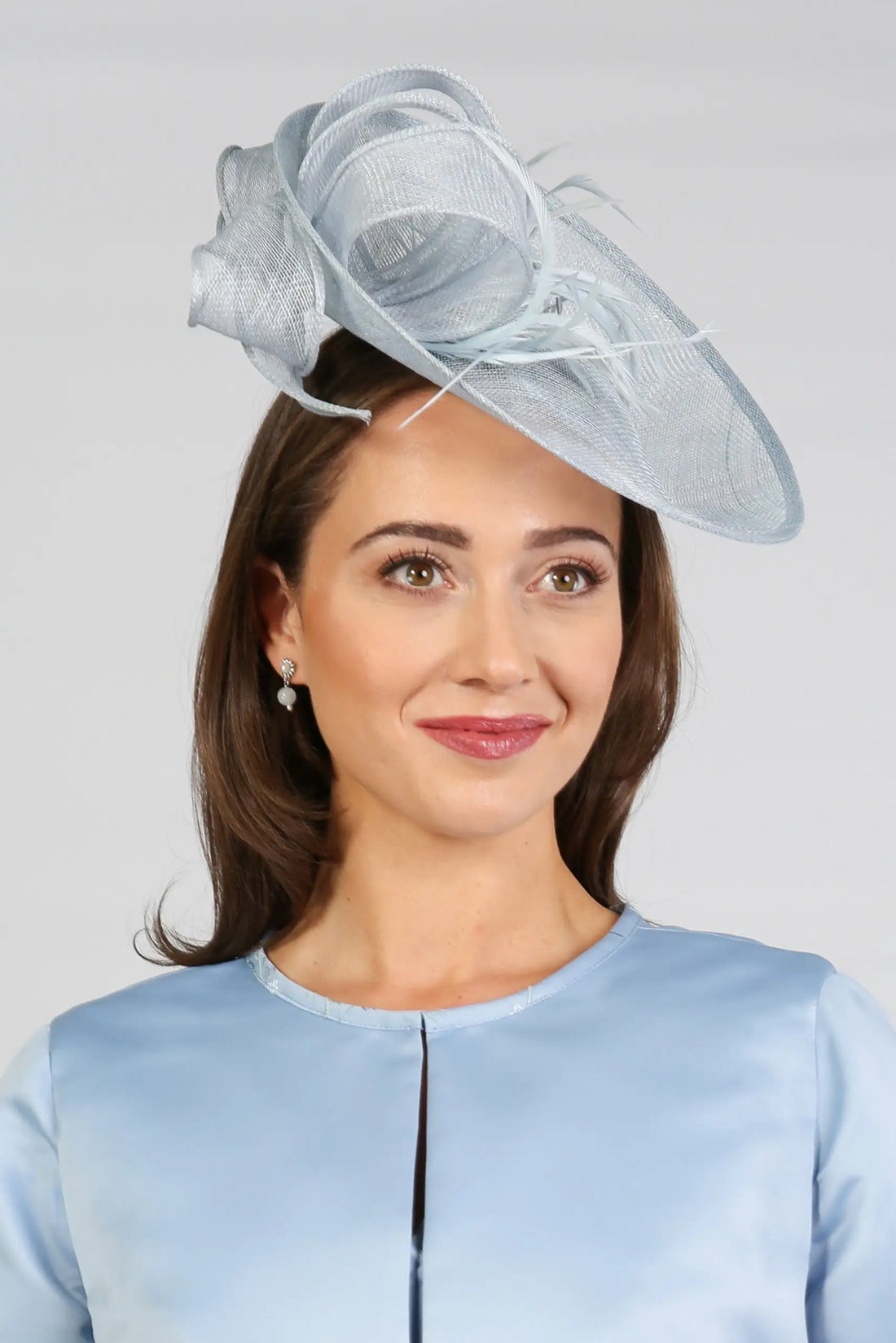 Woman wearing a light blue fascinator